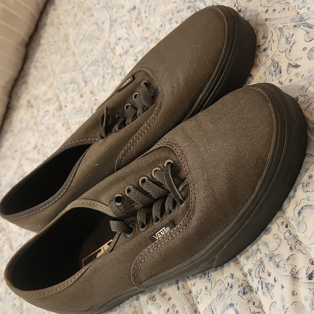 NWOT Mens all gray classic vans